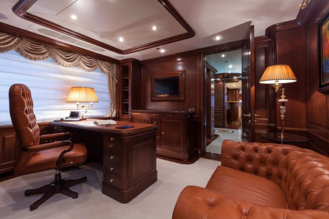 Superyacht PRIDE -  Master Cabin Office